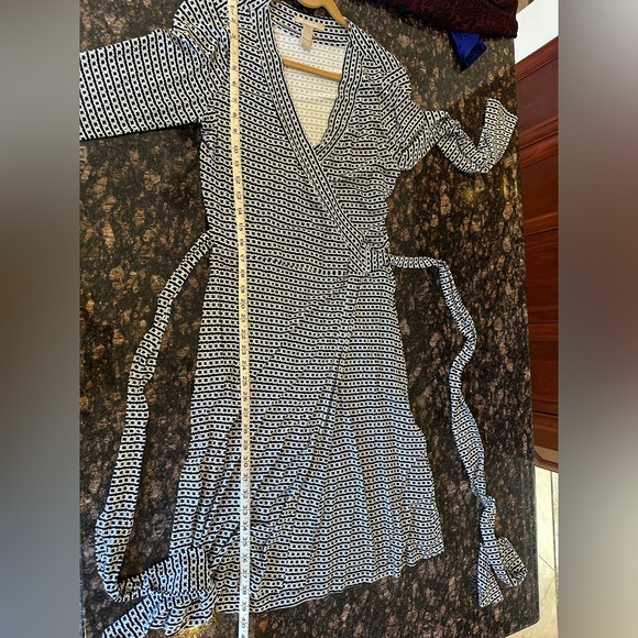 Banana Republic Gemma Wrap Dress
Chain Print Navy Blue White Nautical in Size M. - Picture 6 of 11